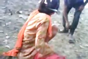 سکسی دوست دختر نوجوان دارای یک سخت با او را در خارج از منزل آنلاین, انجمن مقعد